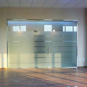 Противопожарная безрамная дверь со стеклом